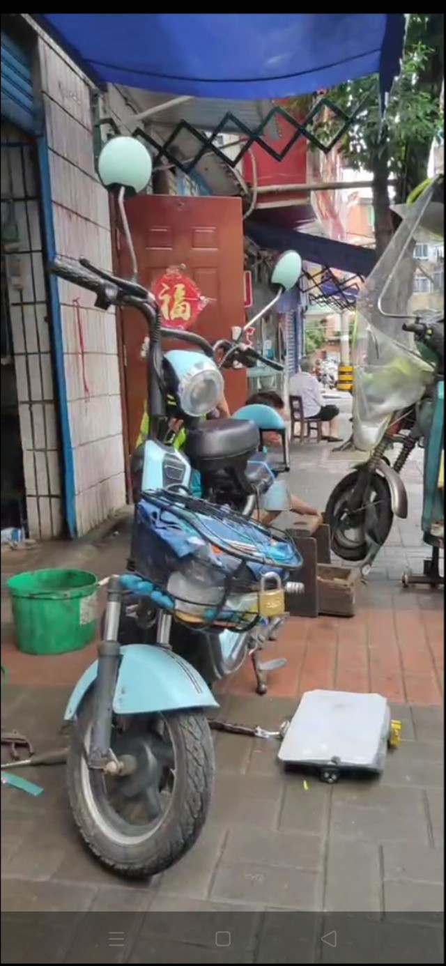 6年的电动车电瓶是不是该换了,电动车电瓶一年多就亏电需要换吗