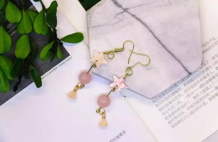 央视曝光身上带这种东西会致癌,白送都不能要的东西