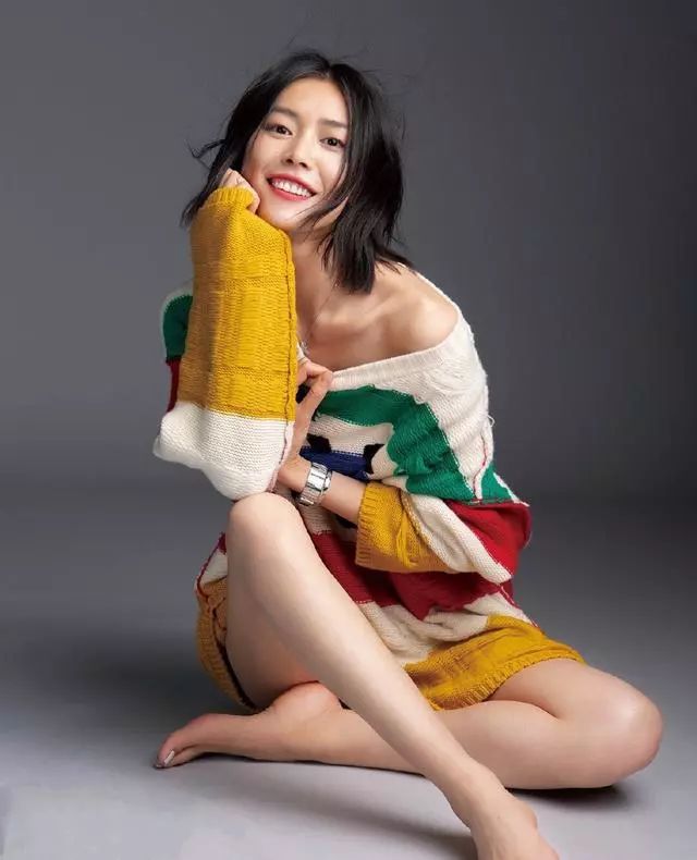 刘雯暌违国际秀场三年重返时装,刘雯暌违国际秀场三年重返时装周