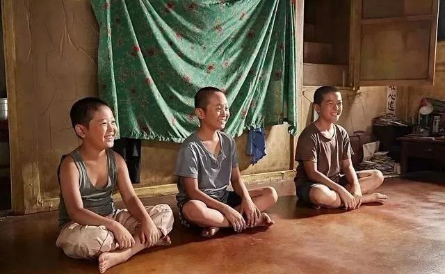 许三观卖血记的苦难表现,许三观的苦难是从什么时候开始的