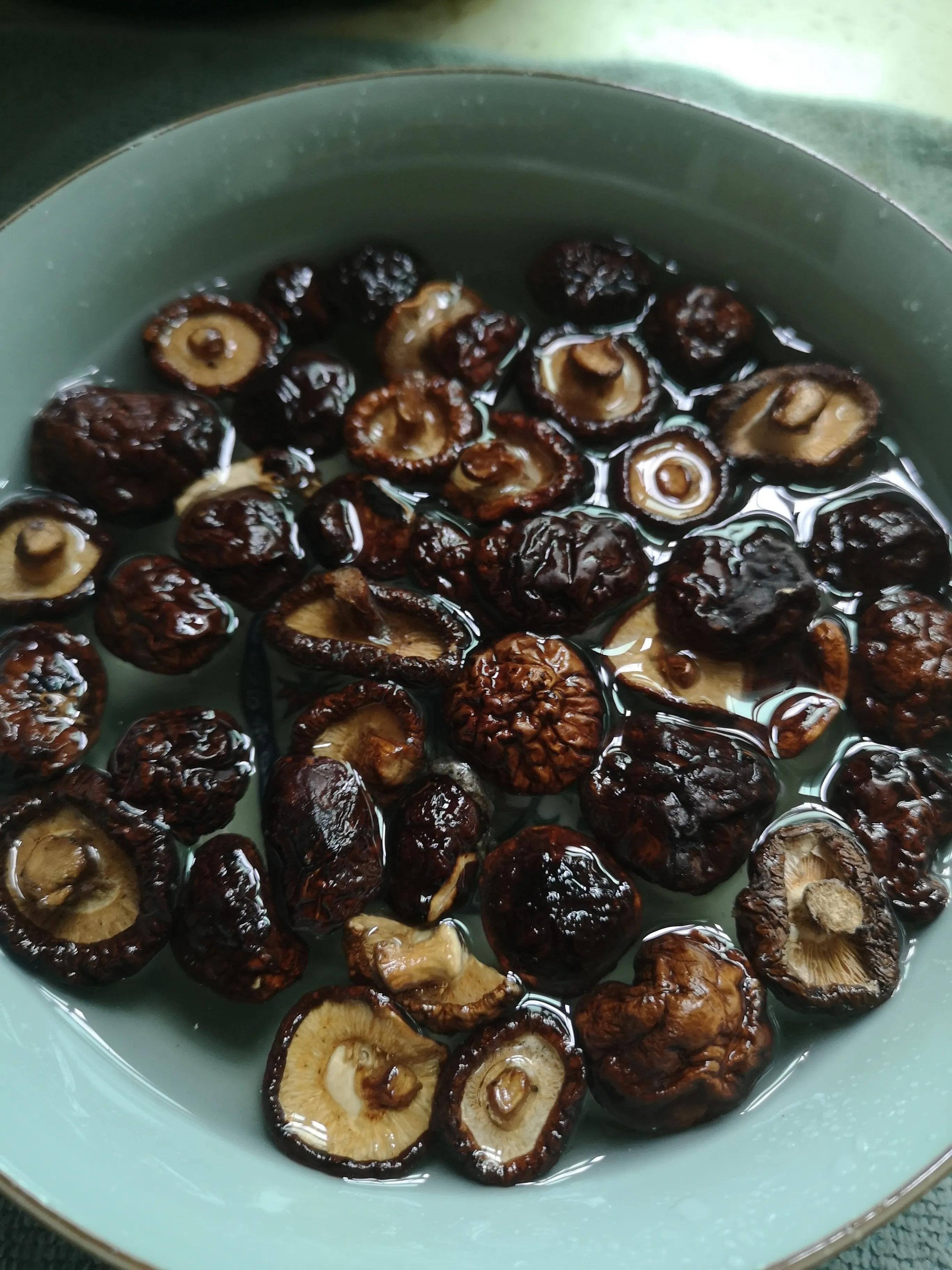 香菇虫草可以和山药一起炖鸡汤吗,秋季滋补虫草菇汤