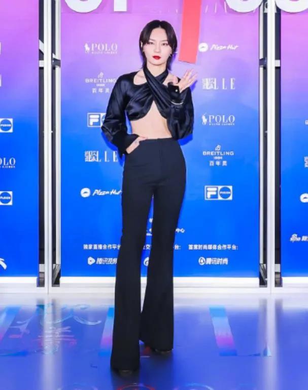 盘点明星红毯尴尬名场面,暴露身材的缺陷