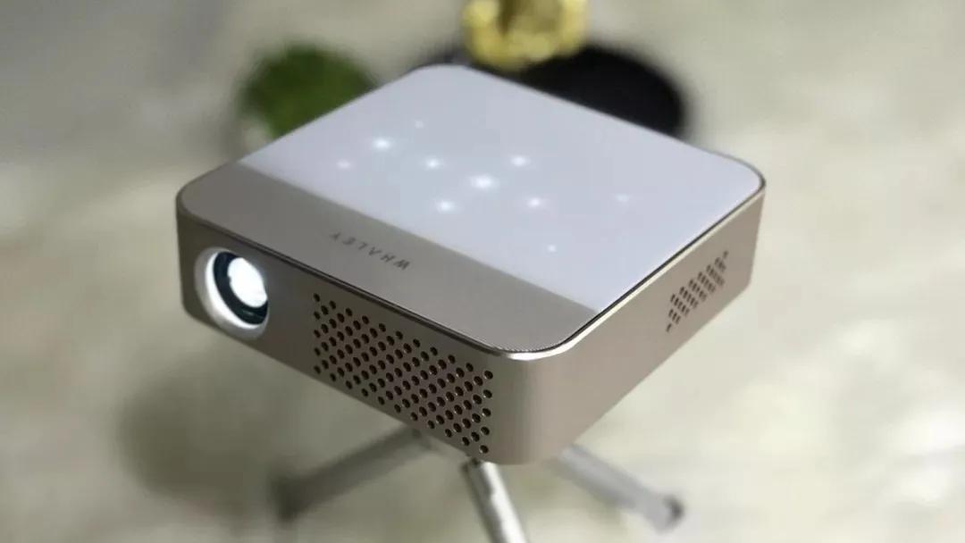 如何选择护眼投影仪,100寸电视和投影仪哪个好更护眼