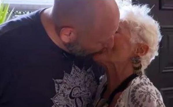 83岁老太网撩嫩男，8个月换50个“床伴”，最小的也才19岁！