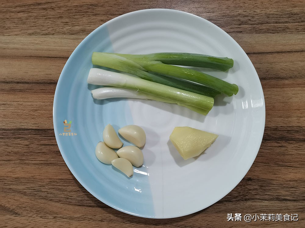 炒菜的葱姜蒜怎么处理,炒菜怎样葱姜蒜不会糊