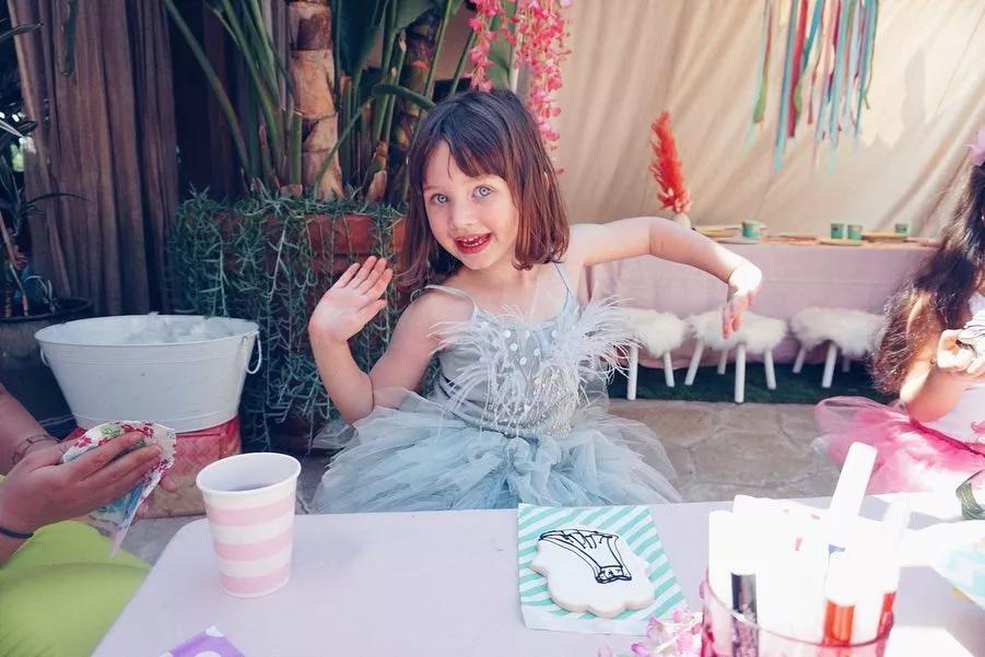 能被称“最美女战神”，可不只是她打了15年丧尸