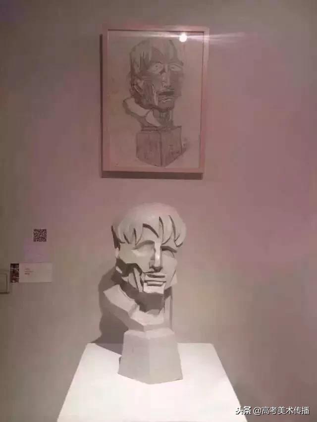 画素描石膏像的少年天才,素描真的可以把人画得活灵活现