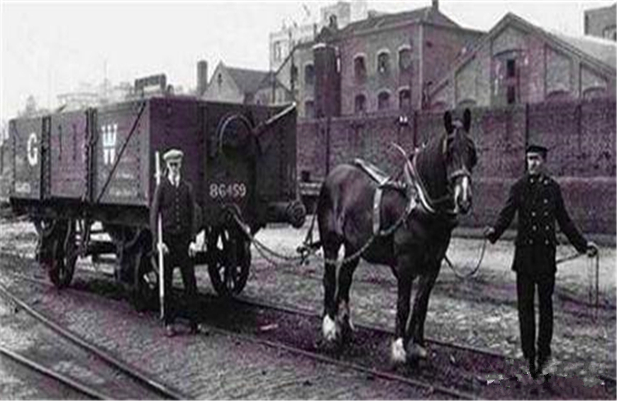 清朝不生锈的铁轨,铁路的铁轨为什么都是生锈的