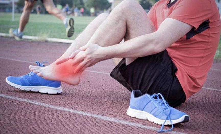 骨科医生告诉你崴脚了怎么办,急性脚扭伤正确的处理方法