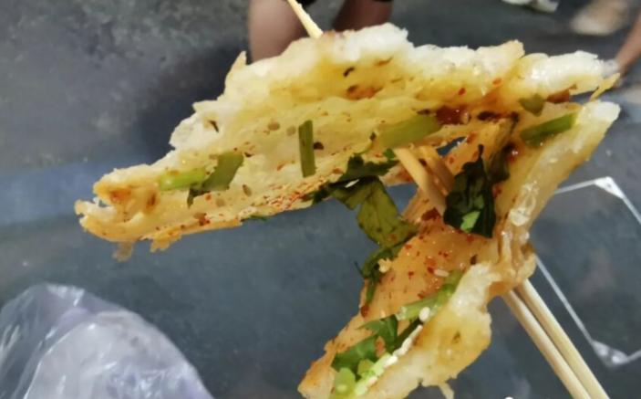 南京只够站3个人的小店，老板很少露面，3个员工每月帮他赚10万