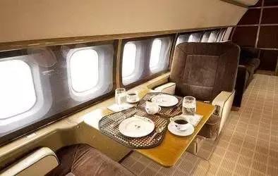 美国富豪“淫媒”死亡,“*奴性**岛”牵涉多少政要权贵?