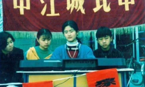 被拆家门抵债，为初恋写书？“拼命三娘”谢娜忘不了的苦甜往事