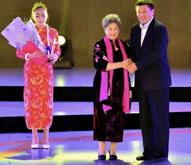 陶玉玲穿旗袍,86岁陶玉玲老得优雅