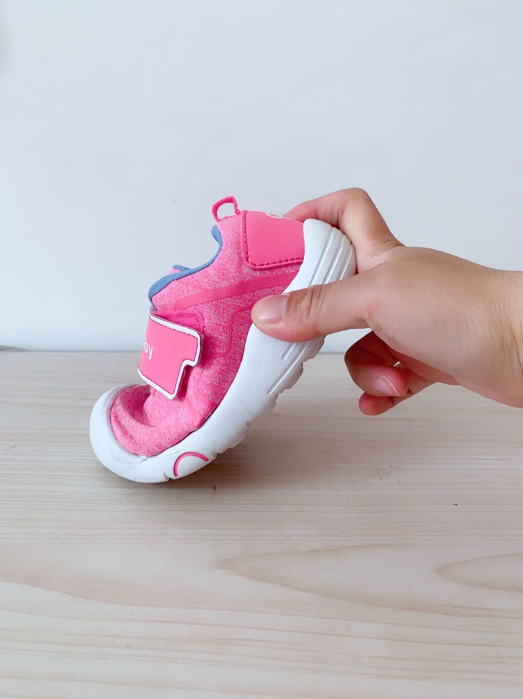 如何正确选择婴儿学步鞋,宝宝学步鞋哪个牌子好怎么选择