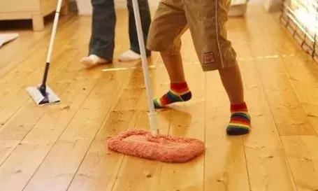 木地板清洁保养教程,木地板用什么擦洗会光亮