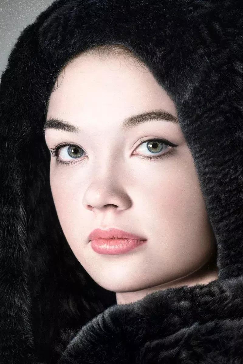 她画的人物栩栩如生用英文怎么说,她画的人物栩栩如生