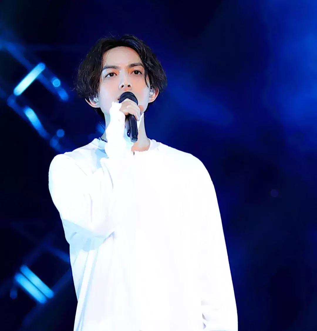 全世界谁倾听你林宥嘉,林宥嘉全世界谁倾听你高清完整版