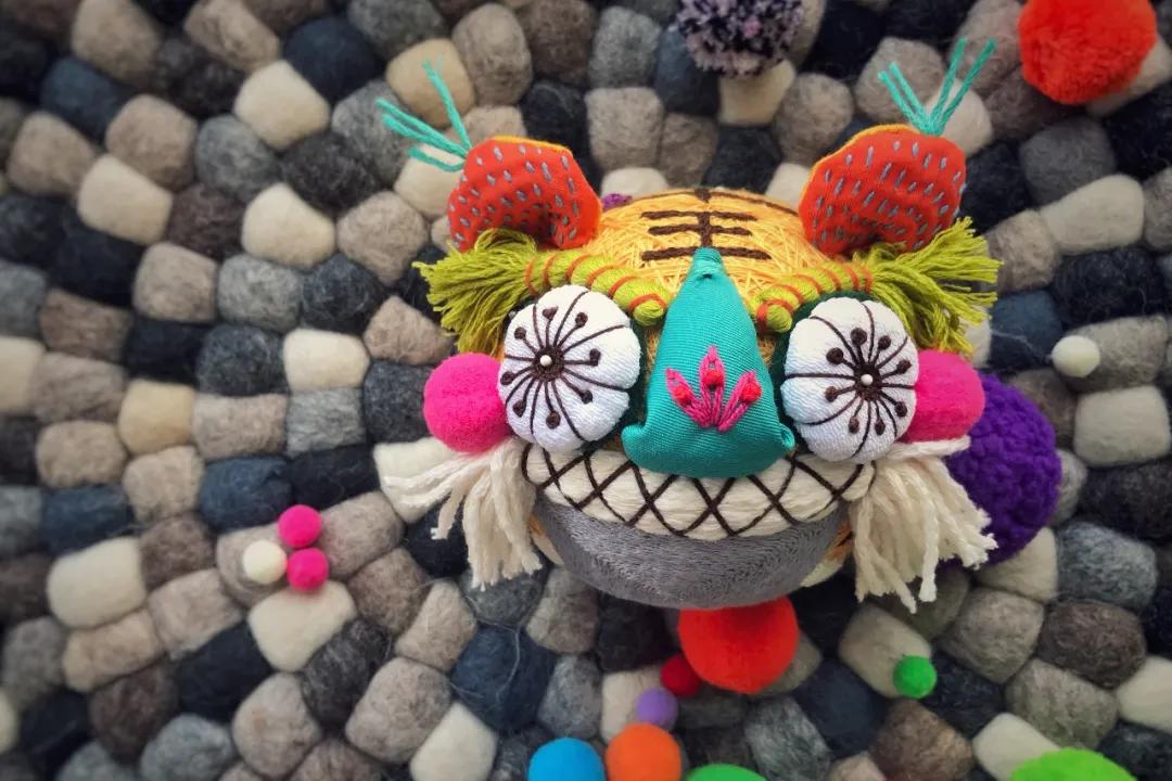 惊艳！“球上刺绣”你见过吗？她在球上绣出二十四节气，无数粉丝为之打call