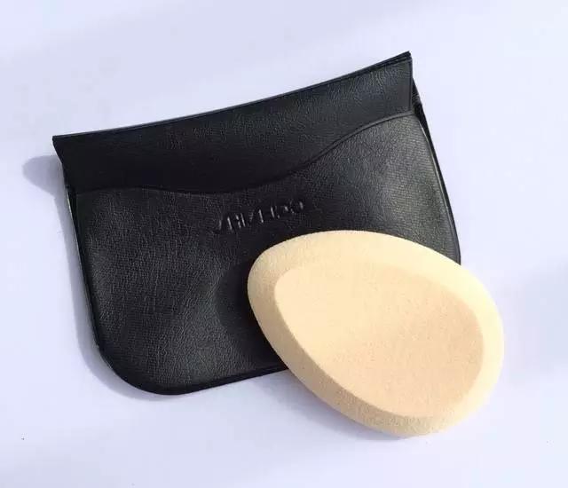 先化一个有光泽的自然底妆很重要,拥有完美底妆真的很简单