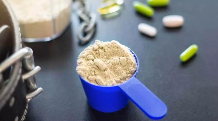 蛋白粉和鸡蛋白哪个减脂好,减脂期什么时间喝蛋白粉最合适