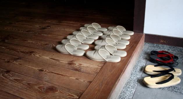 日本到哪都脱鞋脚臭怎么办,日本人脱鞋进屋脚臭怎么办