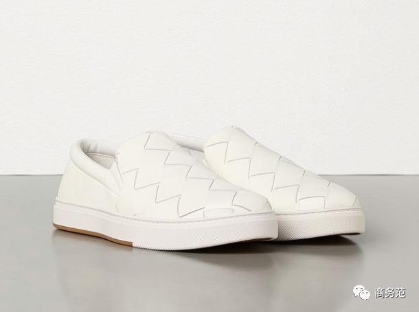 今年最火的10双小白鞋谁穿谁好看,今年最时尚的小白鞋夏天
