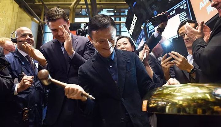 iPhone11降价1000，“中国电子第一街”惨变“美妆城”？