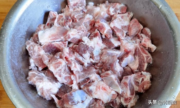 炖排骨汤直接下锅就错了,炖排骨先放了水了怎么办
