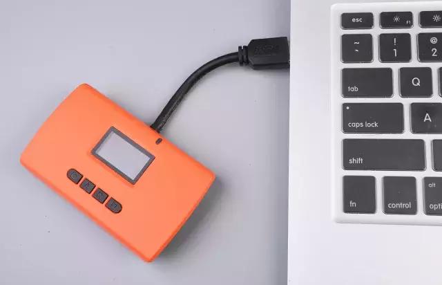 功能丰富的MAMEN智能数据读卡器