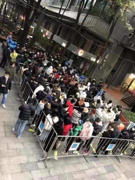 5万桌排队，饮品代购炒到600元一杯！交警也急了…网友：我都能去趟长沙了