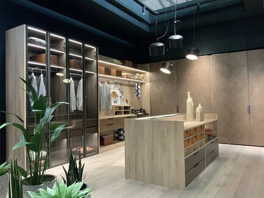 厨卫奥斯卡刻上德贝烙印，德贝制造荣耀亮相