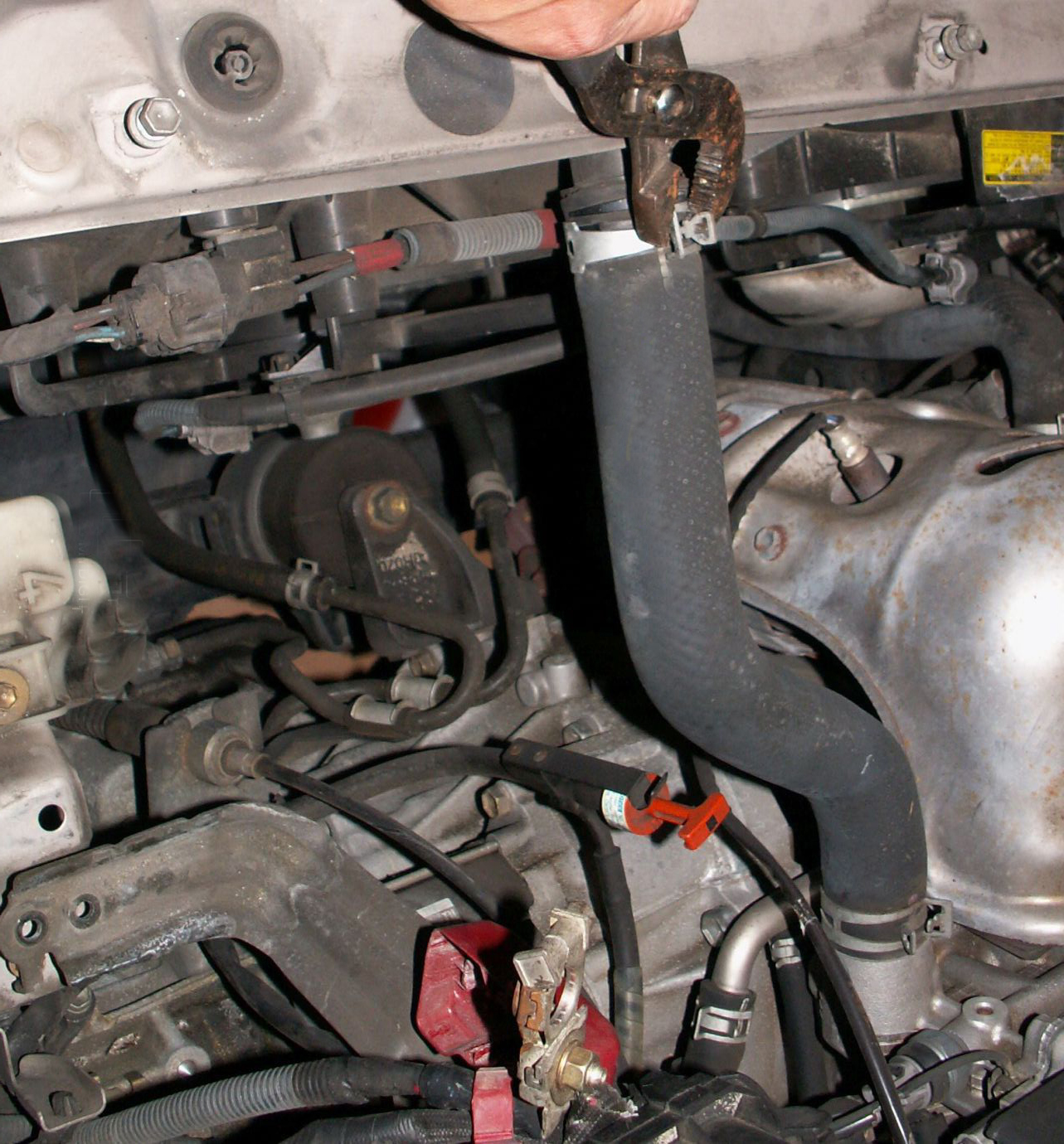 轿车散热风扇不转导致开锅,汽车散热器开锅怎么解决