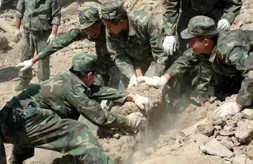 十一年前汶川跳伞,汶川十一年嫁人