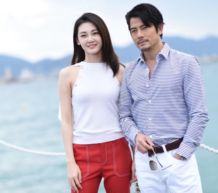 郑恺老婆苗苗都拍了哪些作品,郑恺妻子苗苗同款工装裤