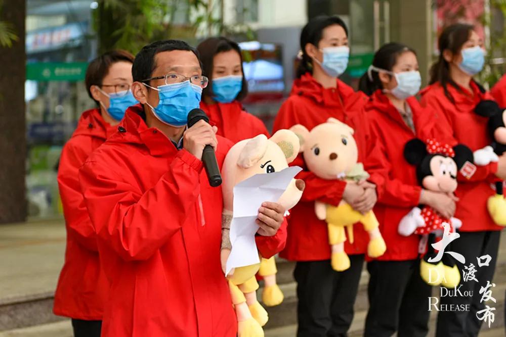 援鄂战疫英雄回家,抗疫情英雄回家重庆