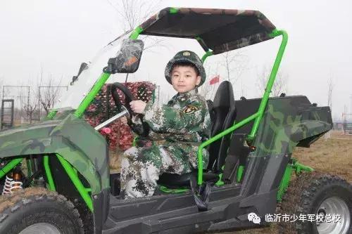 少儿军事夏令营暑假班,军事夏令营助力孩子们实现蜕变