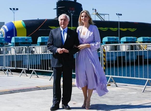 巴西总统小43岁娇妻美得窒息,巴西总统和法国老婆