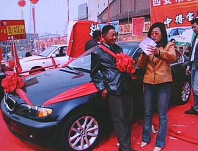 90年代抓奖风潮,2元摸奖抽摩托桑塔纳