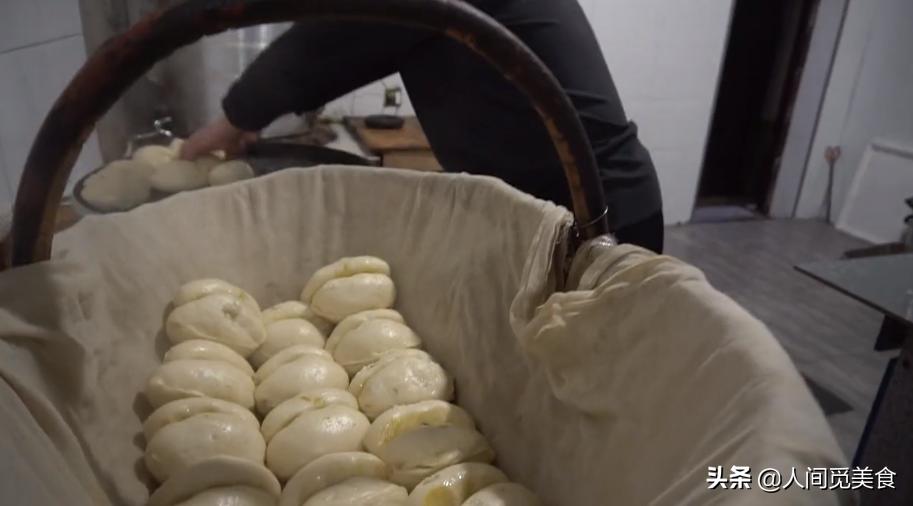 陕西夫妻摆摊10年卖小吃,夫妻摆摊卖小吃包子