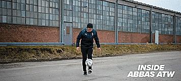 运动员的花式操作,花式过人技巧足球教学