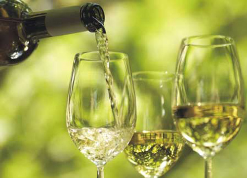 第一次喝红酒又酸又涩是怎么回事,红酒喝起来酸怎么办