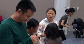 澳洲海关入境检查纪录片4个孩子,中国男孩入境澳洲被查