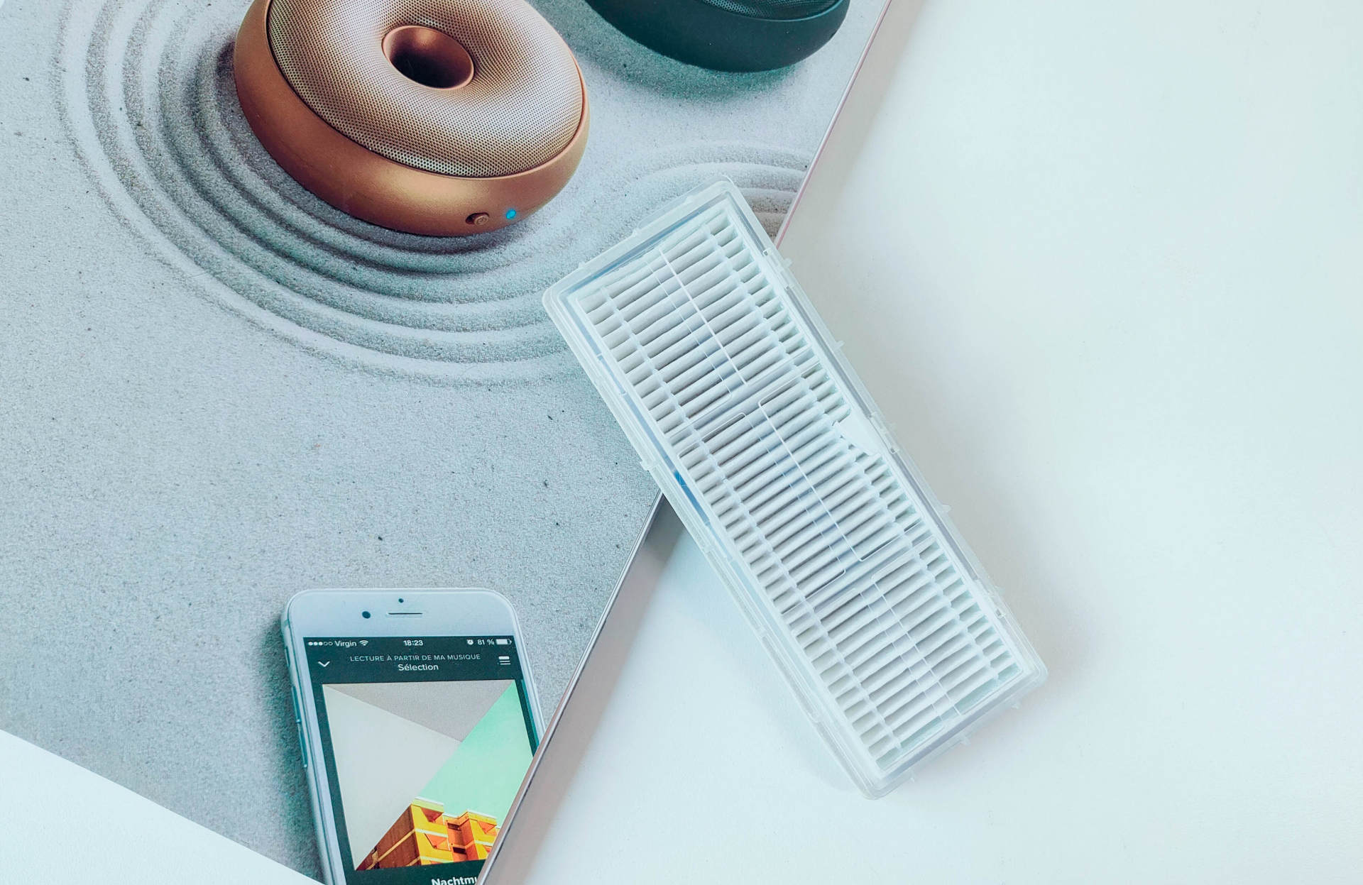 连垃圾都懒得倒，由利扫地机器人评测：垃圾自动收集，一月一次