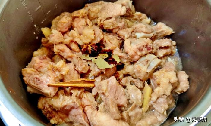 炖排骨不要糖色家常做法,炖排骨不放油方法