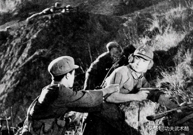 解放军格斗术实战,侦察兵七十年代捕俘拳全套动作图