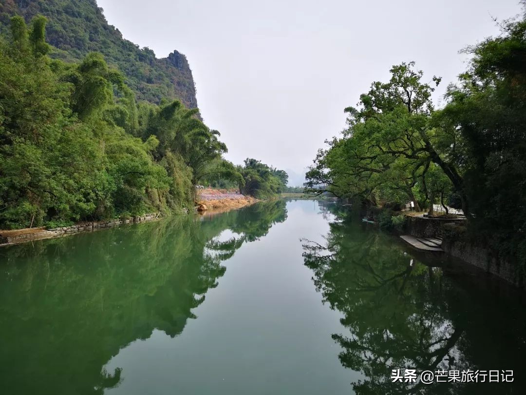 桂林阳朔漓江边风景,桂林漓江阳朔风景名胜区