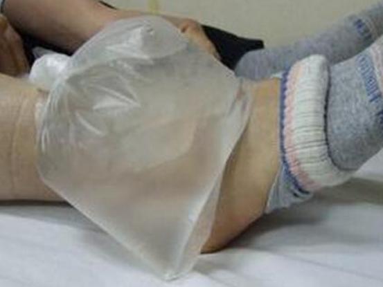 骨科医生告诉你崴脚了怎么办,急性脚扭伤正确的处理方法