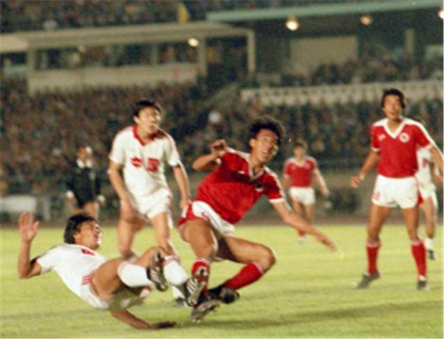 *小平邓**谈中国足球：看了几十年，闷气不能出