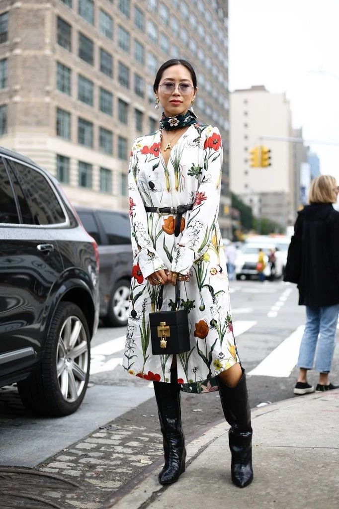 美丽的丝巾搭配耐看型丝巾新花样,丝巾搭配技巧让你秒变时尚达人