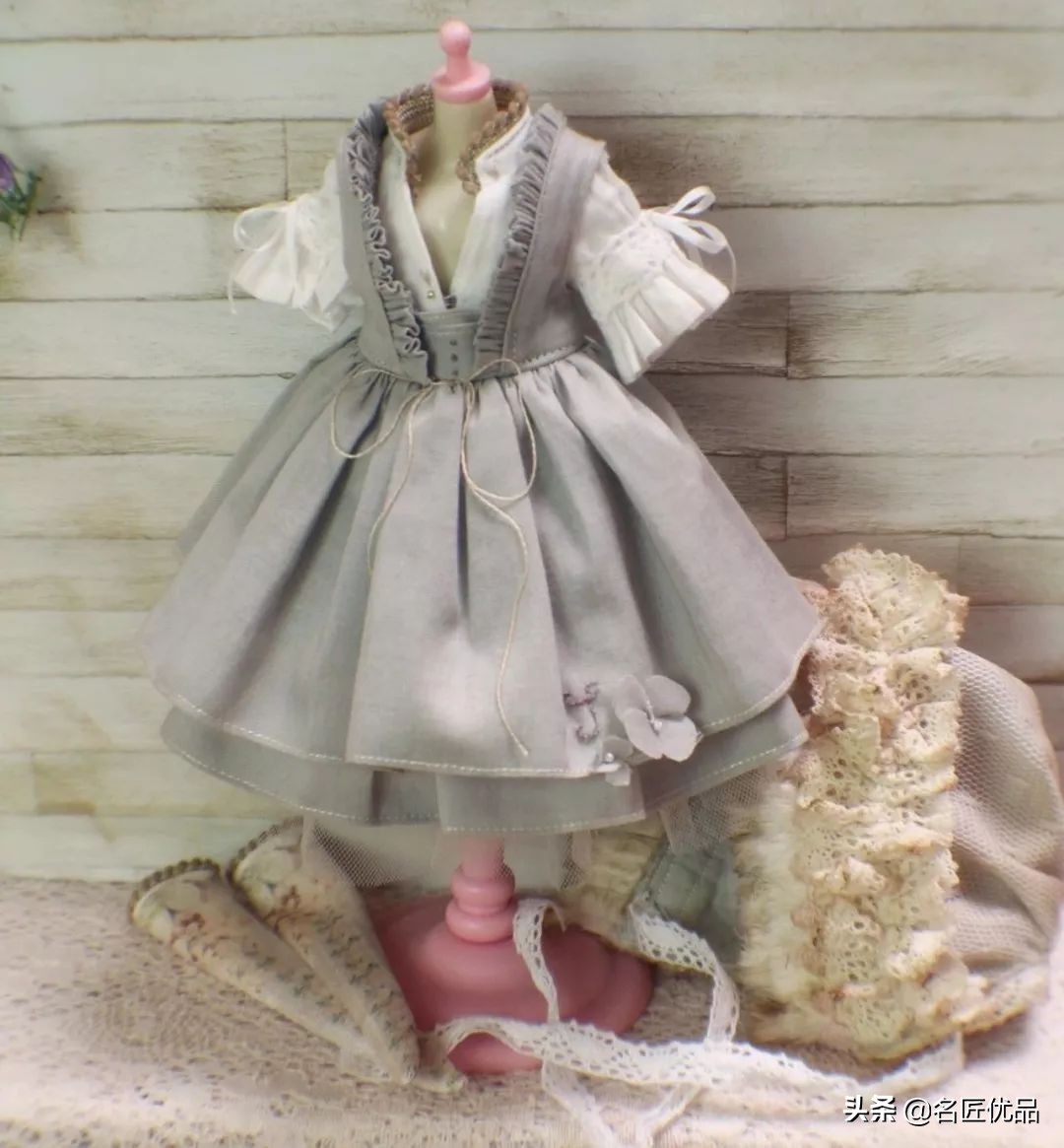 怎么用不要的衣服给玩偶做裙子,怎么给小玩偶做好看的小裙子
